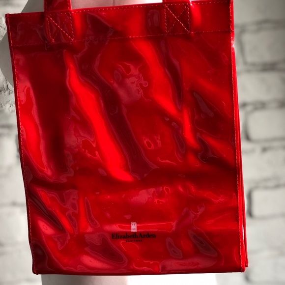NEW Elizabeth Arden Heart Red Waterproof Makeup, Gift Bag Valentine’s Day - Picture 2 of 8